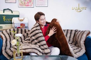 Phân biệt chăn Celine Lasante